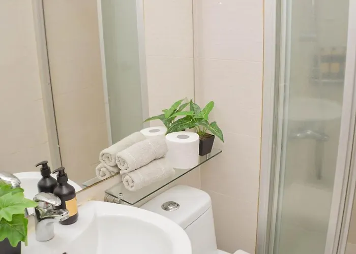 Vue Urbain Moderne - Knightsbridge Poblacion Makati *